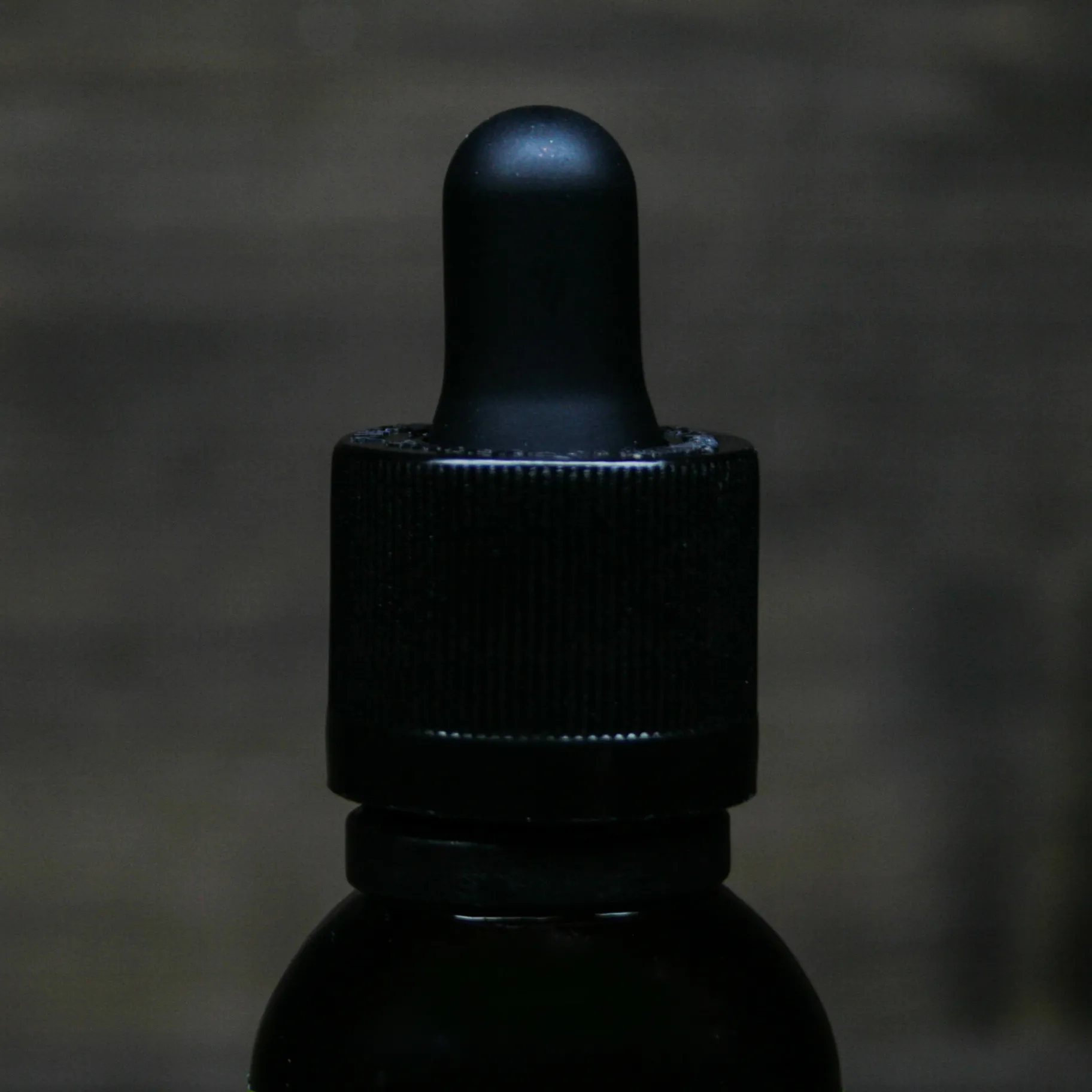 Як відкрити флакон з рідиною для електронних сигарет Фото-1