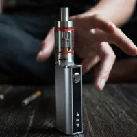 Вейпінг викликає більше звикання, ніж куріння?