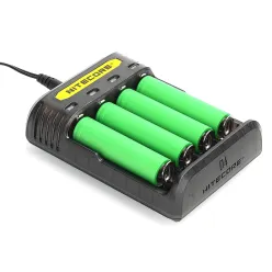 Універсальний зарядний пристрій Nitecore - Q4 Charger