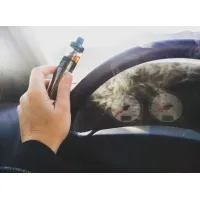 Парение вейпа за рулем