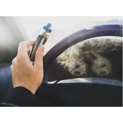 Паріння вейпу за кермом