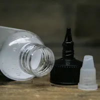 Як відкрити флакон з рідиною для електронних сигарет